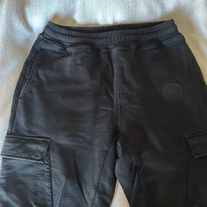 Burberry cargo pants size small in good condition